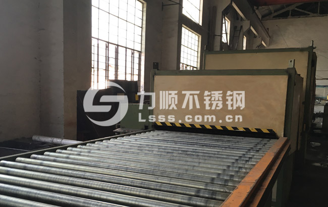 油磨拉絲拋光加工車(chē)間 - 無(wú)錫力順不銹鋼公司